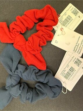 Lululemon Uplifting Fleece Bow Scrunchies set Red & Navy